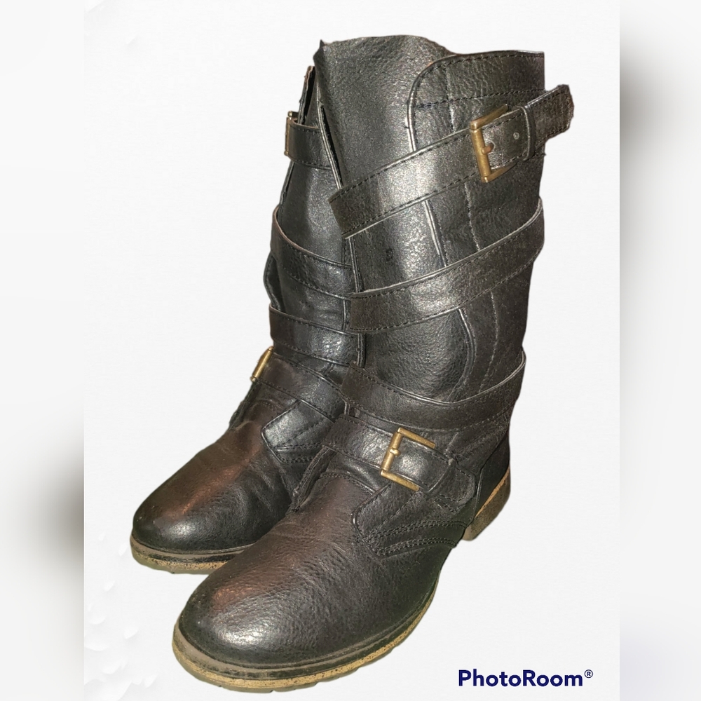 Black Moto-style boot